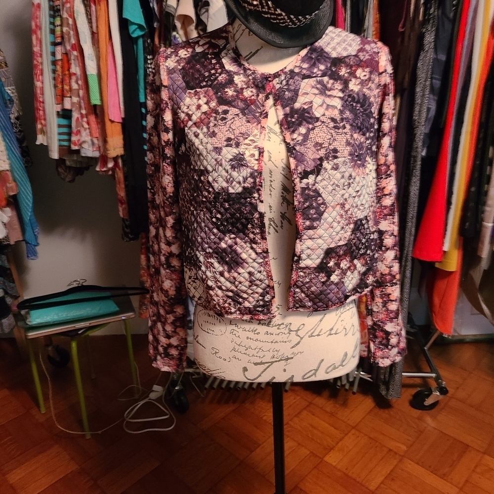 Cropped lightly quilt jacket hp🔥🔥 - Picture 3 of 4